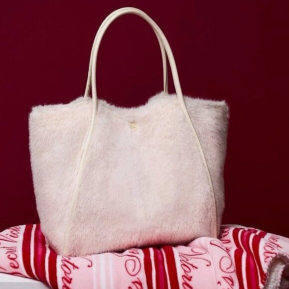 NWT Victoria's Secret Fleece Blanket & Faux Fur Tote Duo - Picture 7 of 9